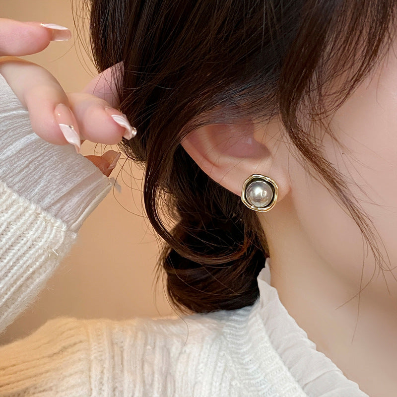 Elegant Dark Pearl Stud Earrings with Gold Tone Trim Gray Pearl Stud Earrings For Women