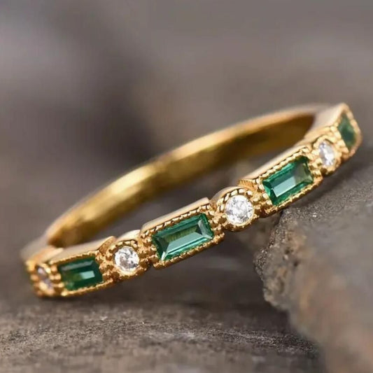 Elegant Green Emerald Cut & Round Gemstone Eternity Ring European And American High-grade Emerald Ring