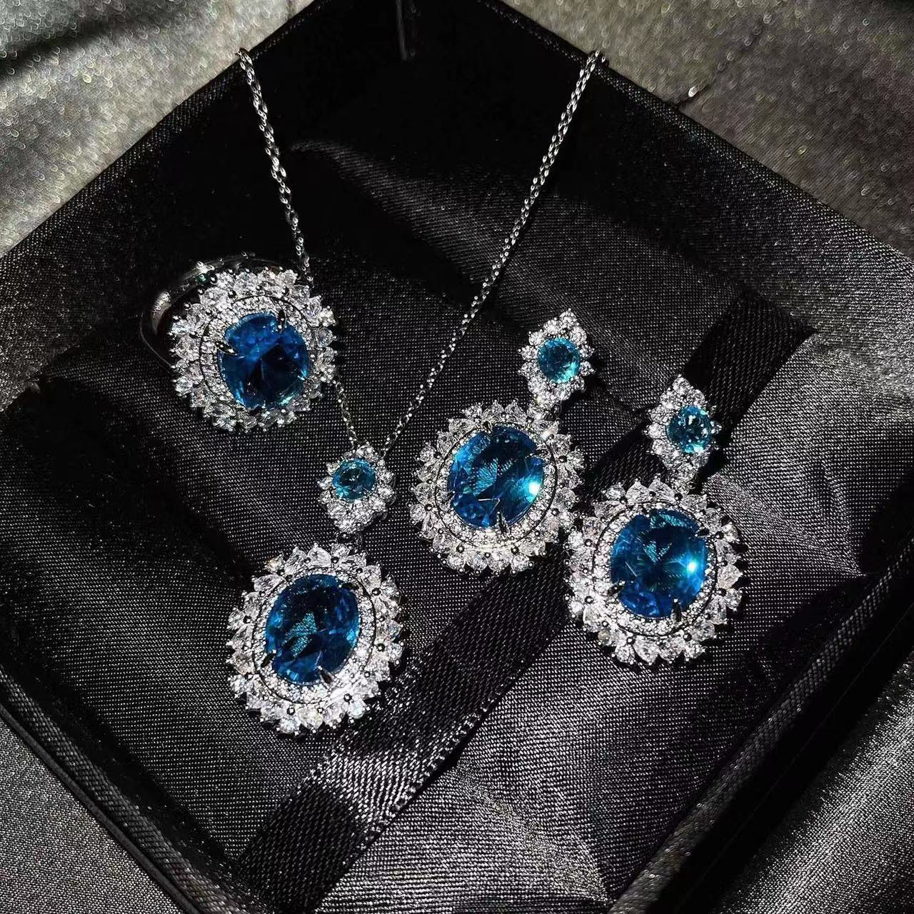 Elegant Evening Wear Set with Large Faceted Crystal & Sparkling Halo Luxury Premium Three-piece Inlaid Ring Bracelet