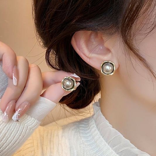 Elegant Dark Pearl Stud Earrings with Gold Tone Trim Gray Pearl Stud Earrings For Women