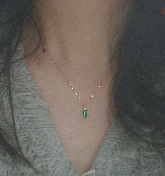 Emerald Green Crystal Pendant Necklace – Minimal, Elegant & Timeless Princess Square Four Prongs Inlaid Japanese And Korean Pendant Necklace