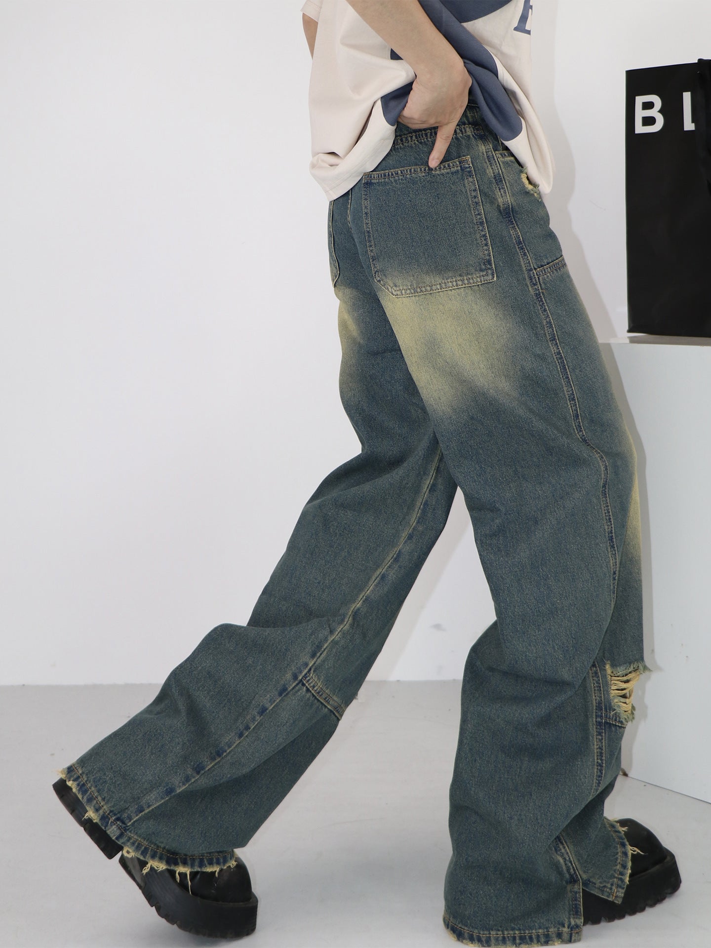 Washed Wide-Leg Distressed Jeans – Vintage Streetwear Y2K Denim Pants Loose Casual American Retro Worn Jeans Men And Women