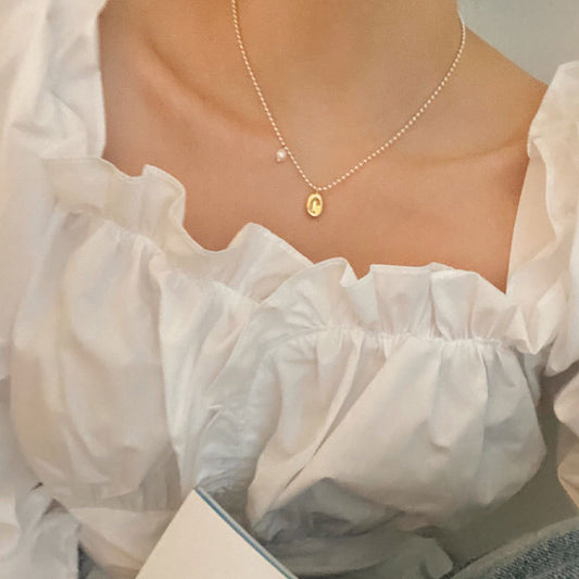 Elegant Gold Oval Pendant Necklace – Minimalist Charm with Pearl Detail  Irregular Necklace Female Retro Elegant Pearl Temperament Clavicle Chain